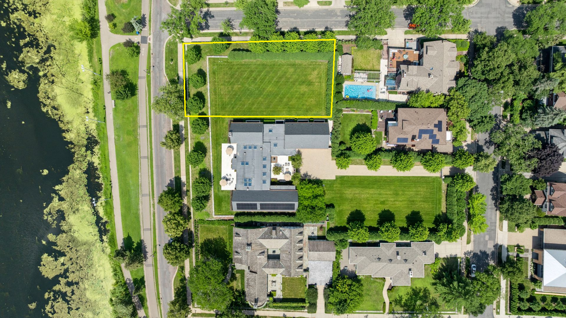 2501 E Lake Of The Isles Parkway