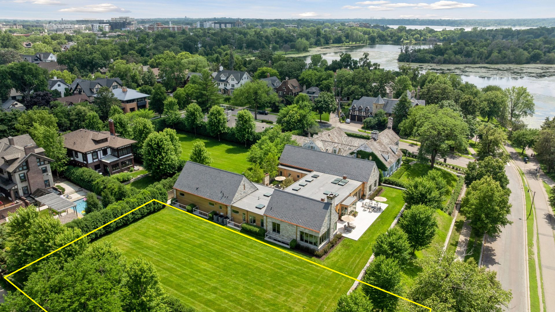 2501 E Lake Of The Isles Parkway