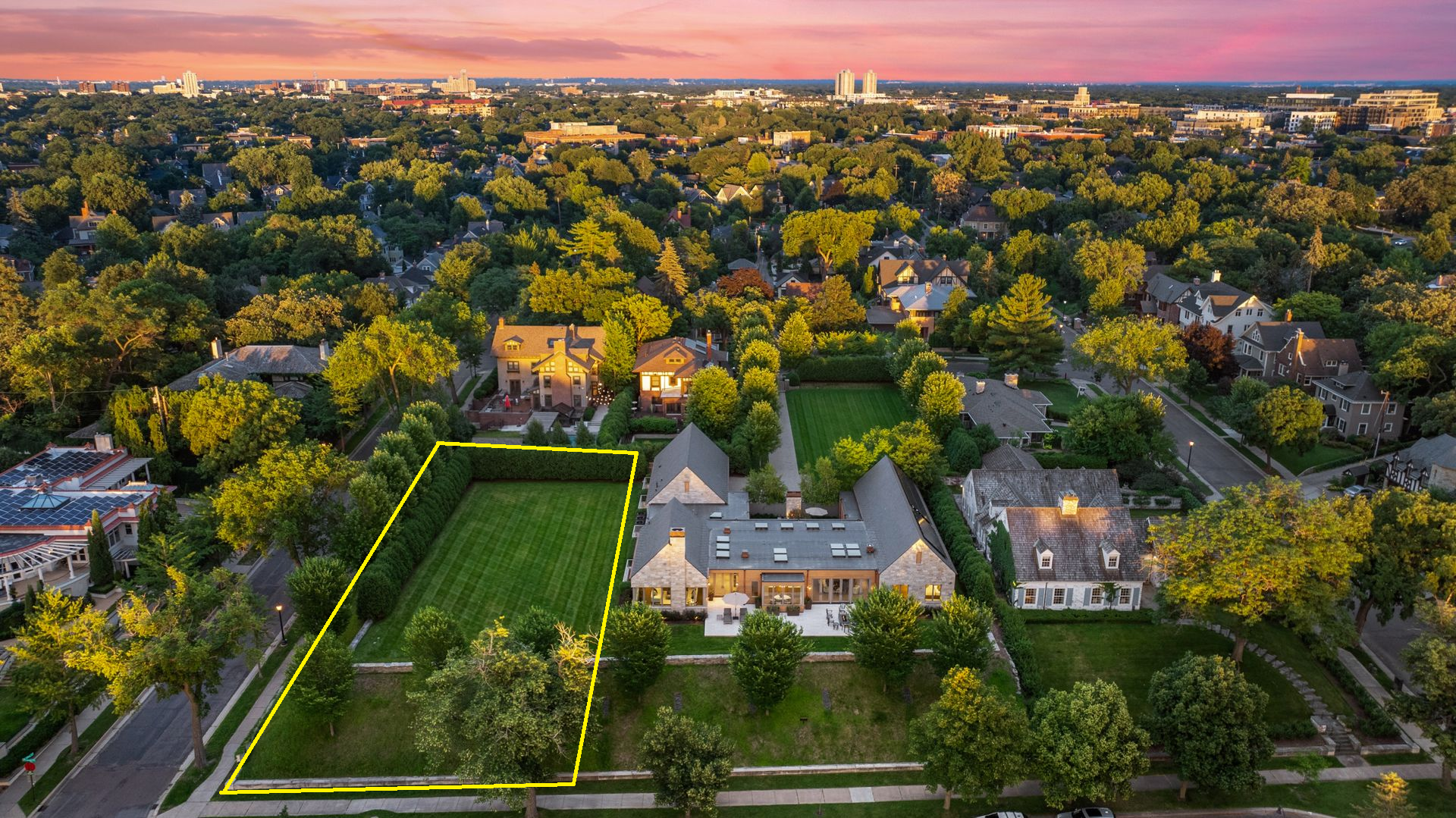 2501 E Lake Of The Isles Parkway