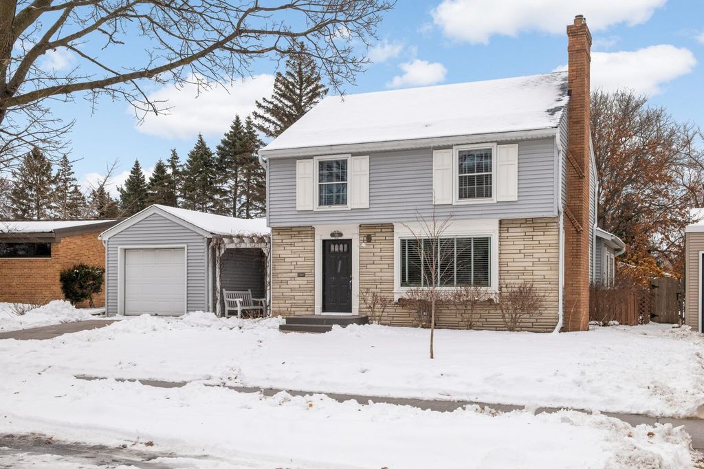 Photo of 896 Nevada Avenue W, Saint Paul, MN 55117 (MLS # 7024547)