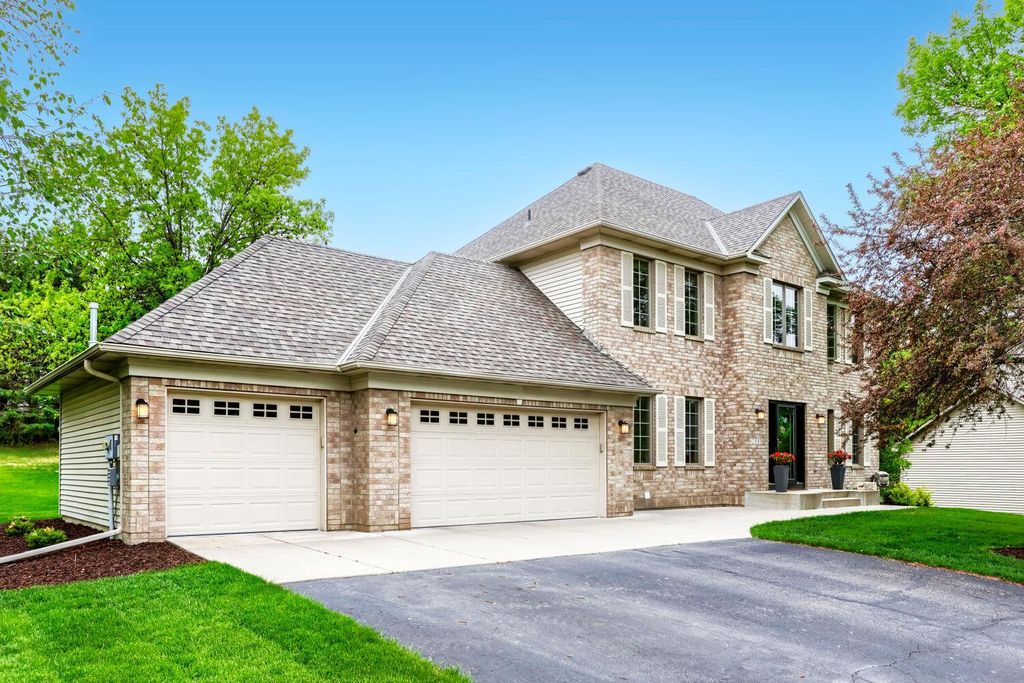 Photo of 2333 Stone Creek Lane W, Chanhassen, MN 55317 (MLS # 7103373)