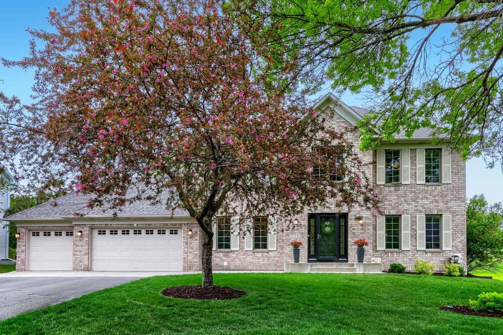 Photo of 2333 Stone Creek Lane W, Chanhassen, MN 55317 (MLS # 7103373)