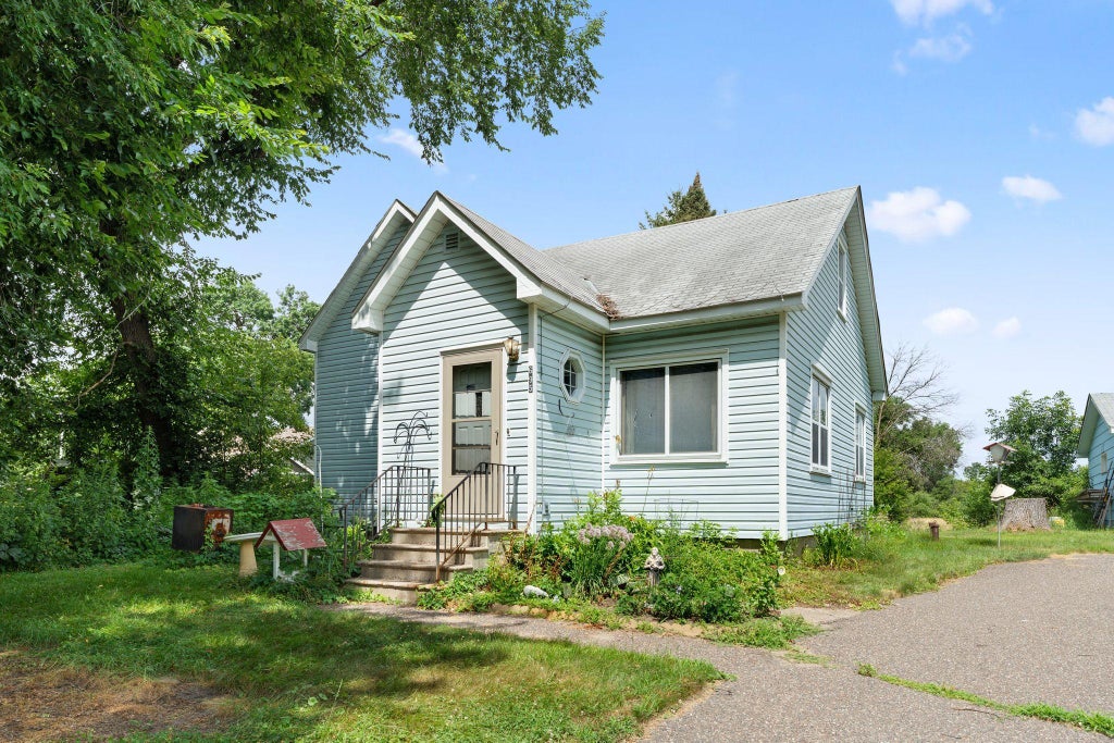 Photo of 695 N Oak Drive, Vadnais Heights, MN 55127 (MLS # 7116142)
