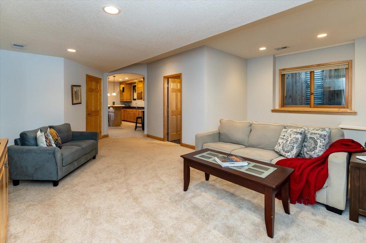 1476 Pinetree Pass