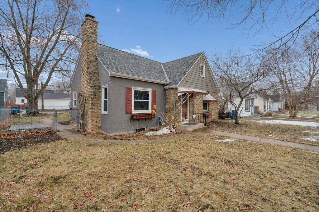 Photo of 2711 Xerxes Avenue N, Robbinsdale, MN 55422 (MLS # 7038383)