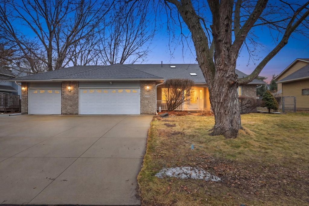 Photo of 2938 Valento Lane, Little Canada, MN 55117 (MLS # 7015919)
