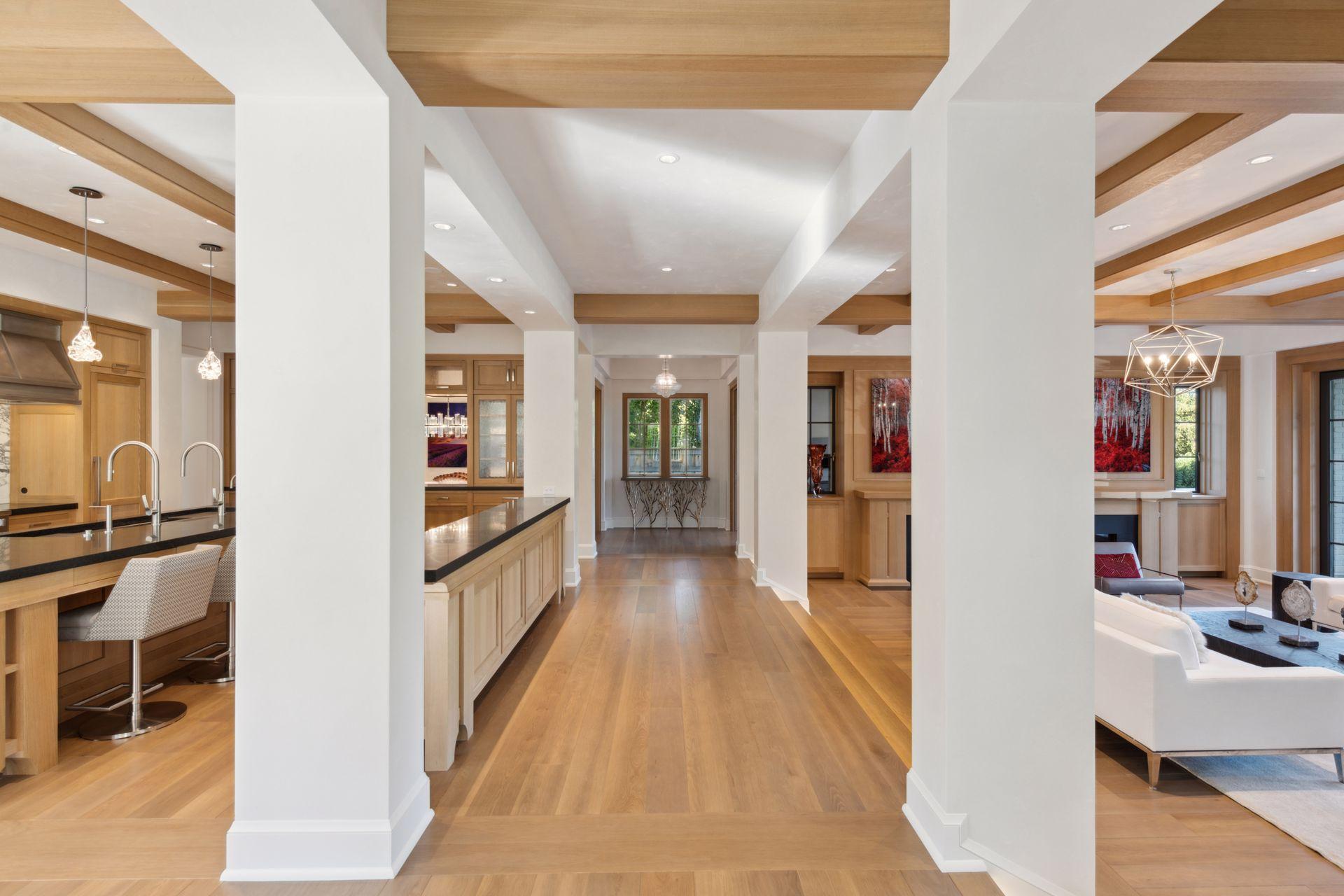 2552 W Lake Of The Isles Parkway