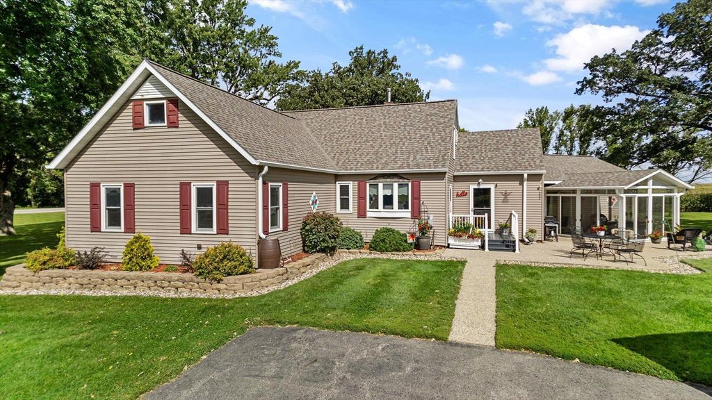 Photo of 11462 Highway 15, Brownton, MN 55312 (MLS # 7043429)