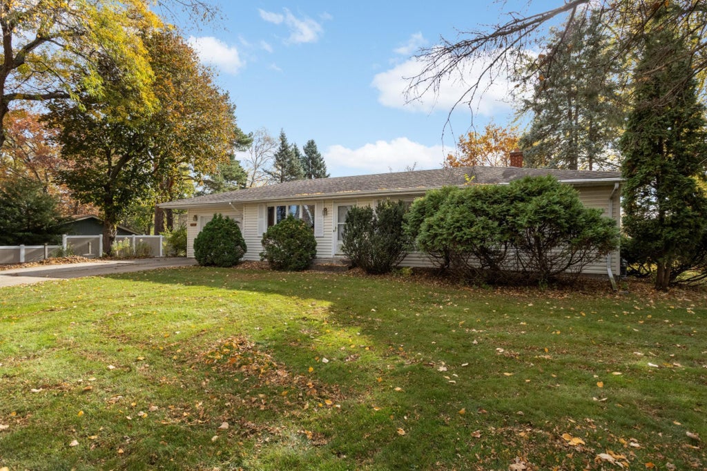Photo of 16861 Prairie Lane, Eden Prairie, MN 55346 (MLS # 7167146)