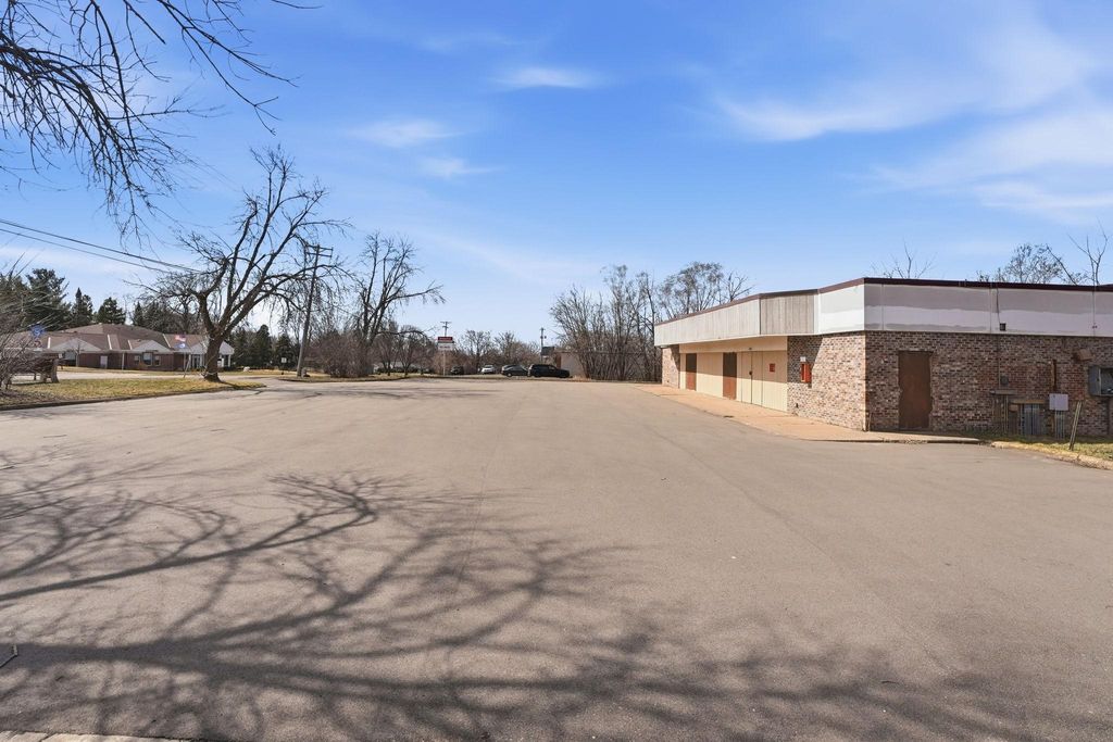 Photo of 2491 County Road E E, White Bear Lake, MN 55110 (MLS # 7051395)