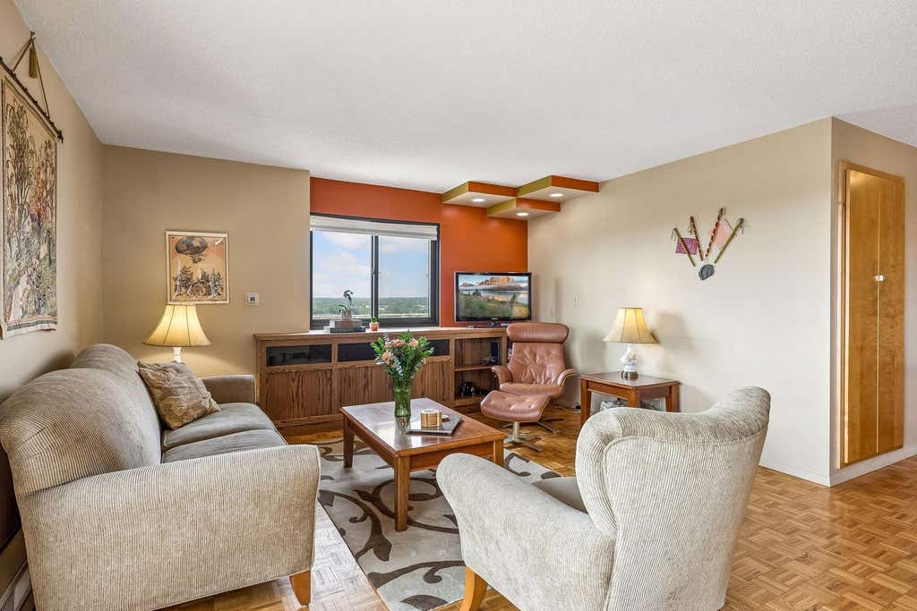 Photo of 410 Groveland Avenue #1301, Minneapolis, MN 55403 (MLS # 7119055)