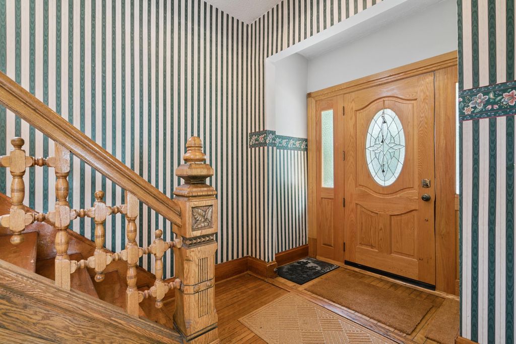 Photo of 1935 Iglehart Avenue, Saint Paul, MN 55104 (MLS # 7057995)