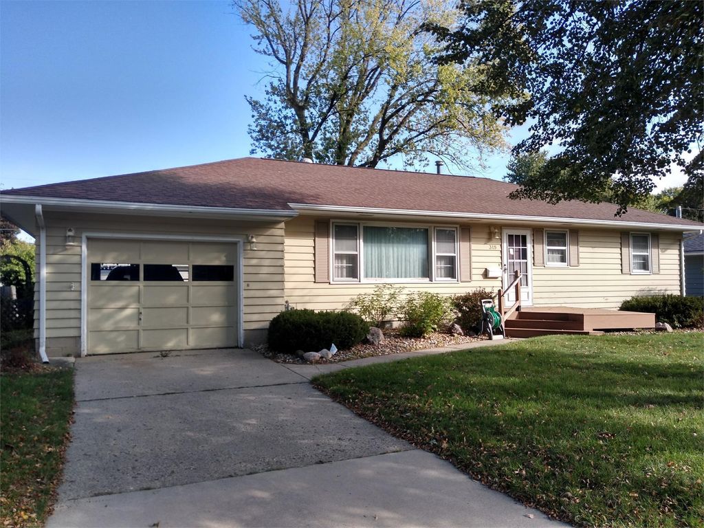 Photo of 319 Glenn Road, Albert Lea, MN 56007 (MLS # 6825745)