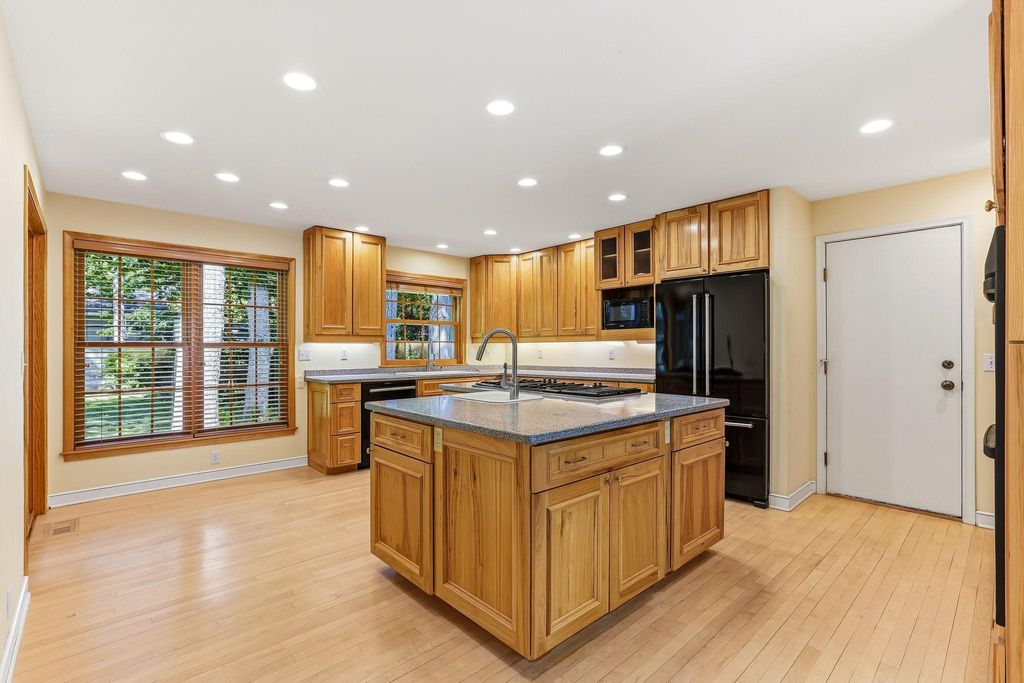Photo of 1611 Sumter Avenue N, Golden Valley, MN 55427 (MLS # 7003372)