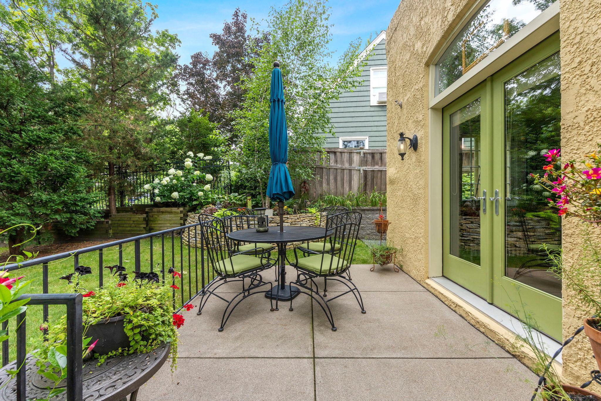 1204 Cedar Lake Road S