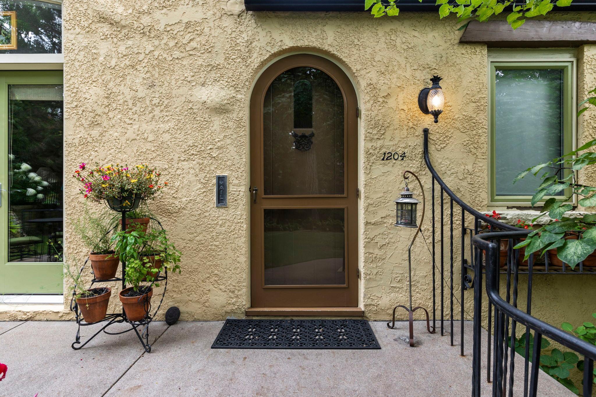 1204 Cedar Lake Road S