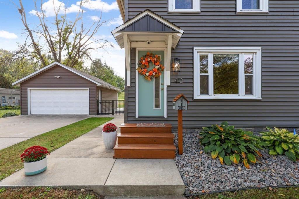 Photo of 412 E 1st Street, Chaska, MN 55318 (MLS # 7157128)