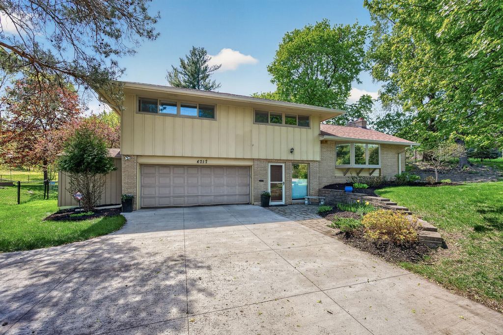 Photo of 4717 Glenwood Avenue, Golden Valley, MN 55422 (MLS # 7007579)