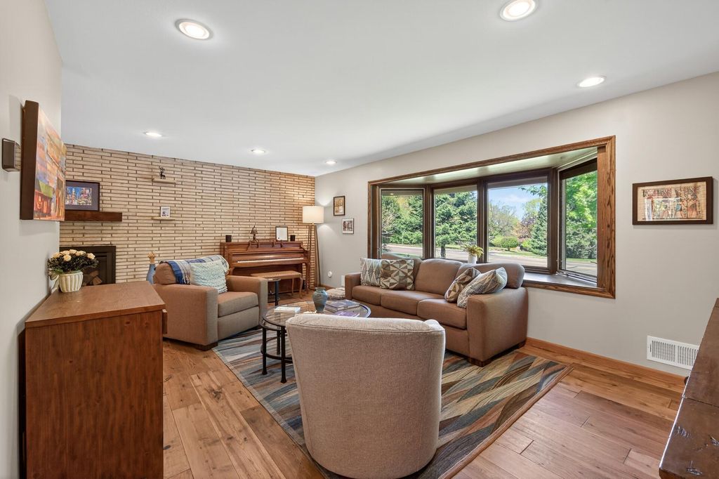 Photo of 4717 Glenwood Avenue, Golden Valley, MN 55422 (MLS # 7007579)