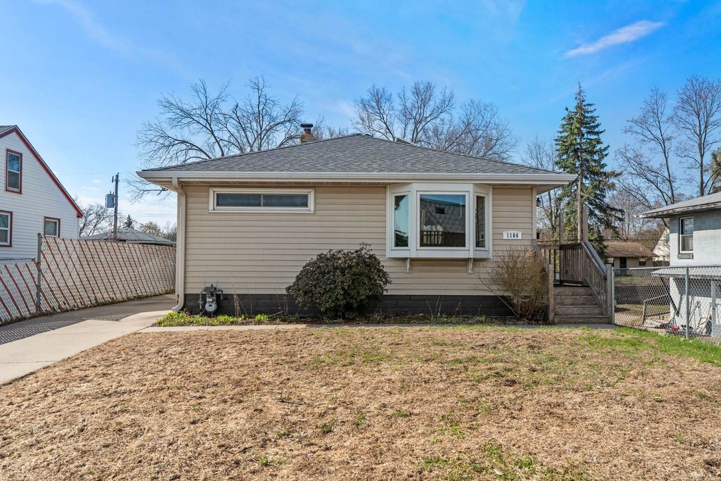 Photo of 1186 Hewitt Avenue, Saint Paul, MN 55104 (MLS # 7015357)