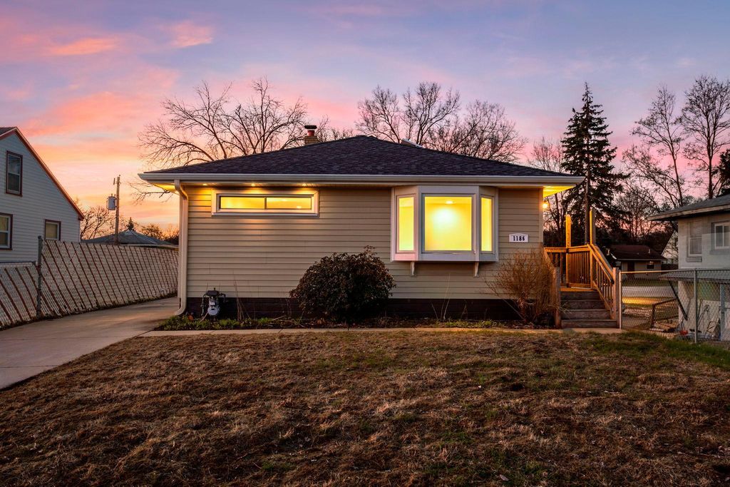 Photo of 1186 Hewitt Avenue, Saint Paul, MN 55104 (MLS # 7015357)