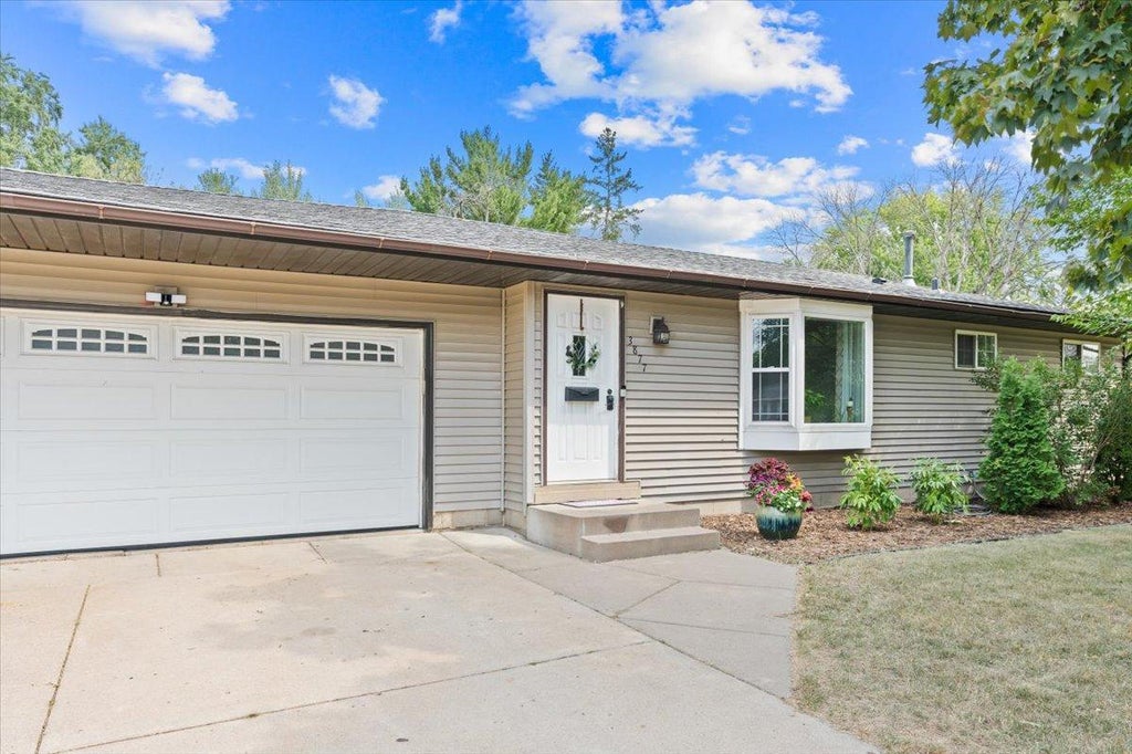 Photo of 3877 71st Street E, Inver Grove Heights, MN 55076 (MLS # 7133984)