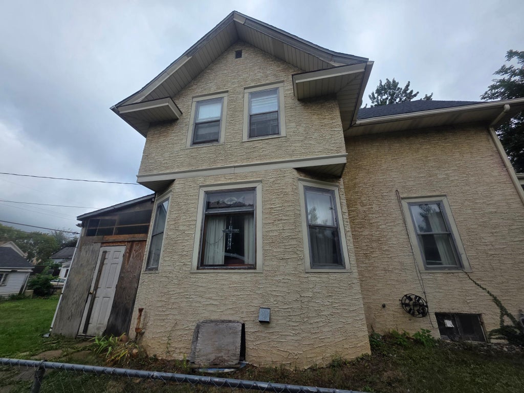 Photo of 781 Lawson Avenue E, Saint Paul, MN 55106 (MLS # 7148773)