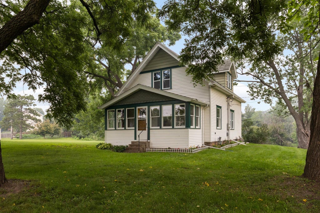Photo of 1240 McKnight Road N, Maplewood, MN 55119 (MLS # 7147827)