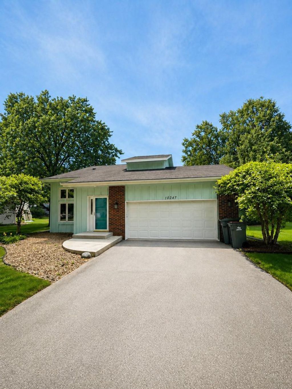 Photo of 10247 Nottingham Trail, Eden Prairie, MN 55347 (MLS # 7065811)