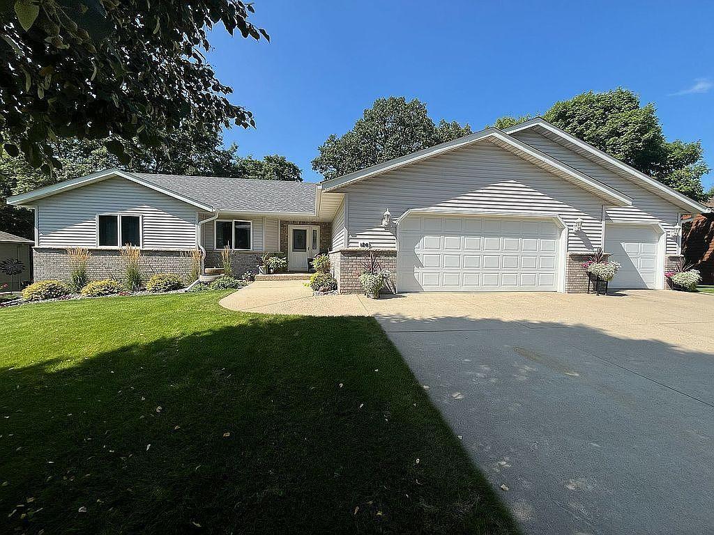 Photo of 126 Linden Avenue, Alexandria, MN 56308 (MLS # 7159109)