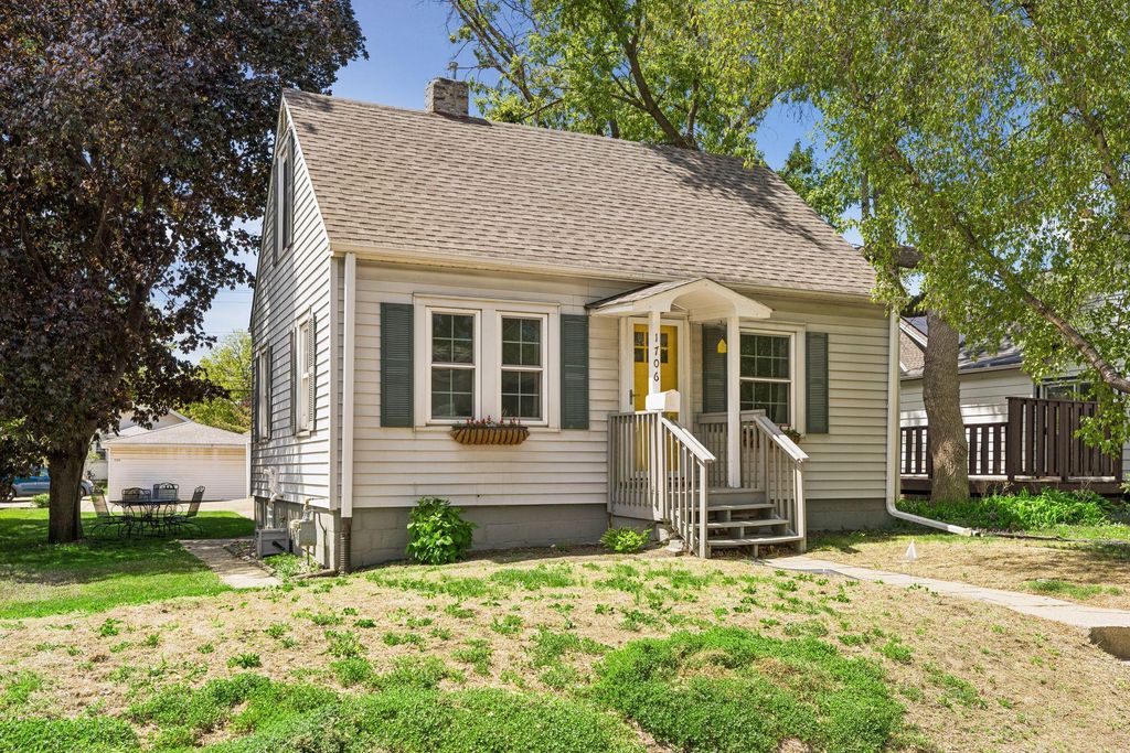 Photo of 1706 Buchanan Street NE, Minneapolis, MN 55413 (MLS # 7075336)