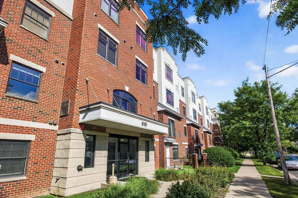 Photo of 619 8th Street SE #315, Minneapolis, MN 55414 (MLS # 7001145)