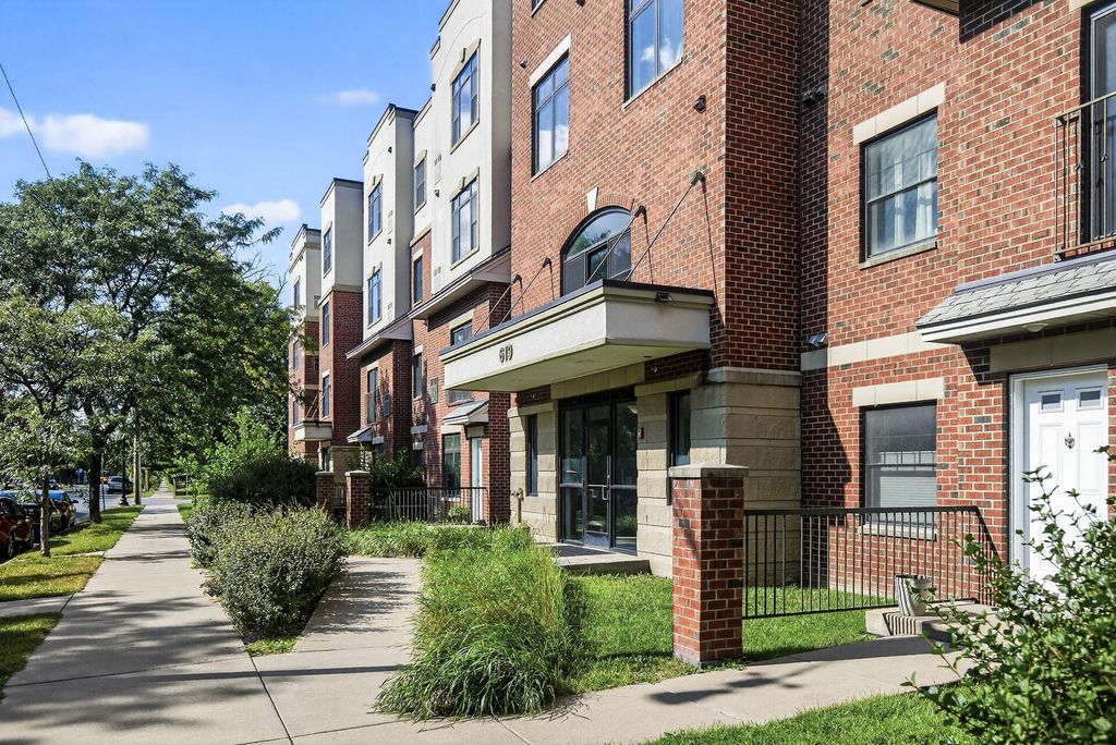 Photo of 619 8th Street SE #315, Minneapolis, MN 55414 (MLS # 7001145)