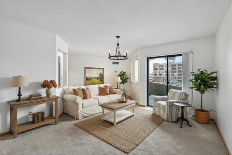 78 10th Street E 401 Saint Paul MN 55101