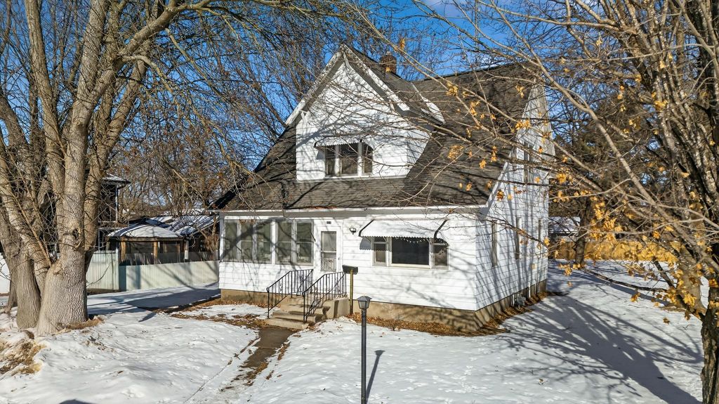 Photo of 815 2nd Avenue SW, Pine City, MN 55063 (MLS # 7037638)