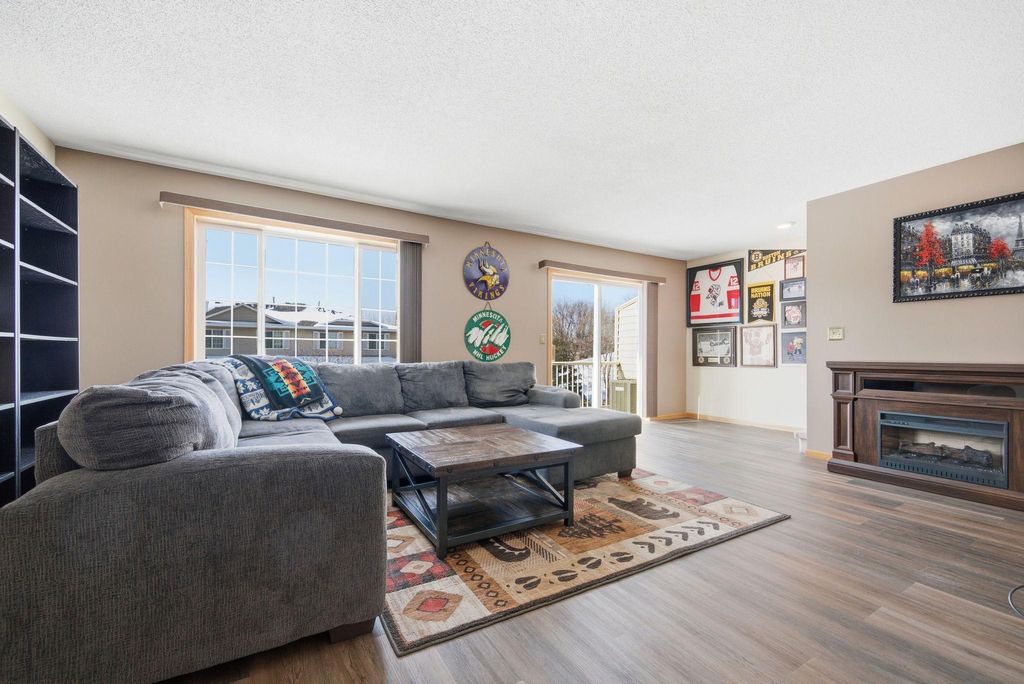 Photo of 1579 County Road D E #E, Maplewood, MN 55109 (MLS # 7008662)