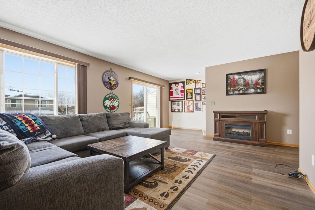 Photo of 1579 County Road D E #E, Maplewood, MN 55109 (MLS # 7008662)