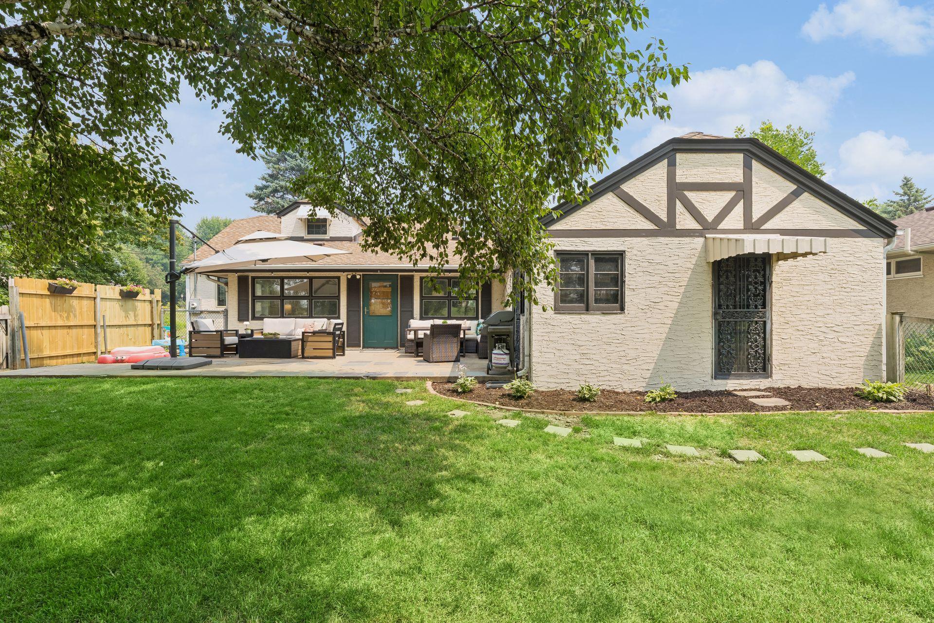 2123 Fairways Lane