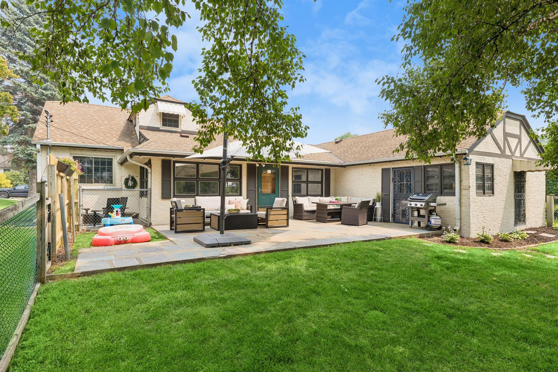 2123 Fairways Lane