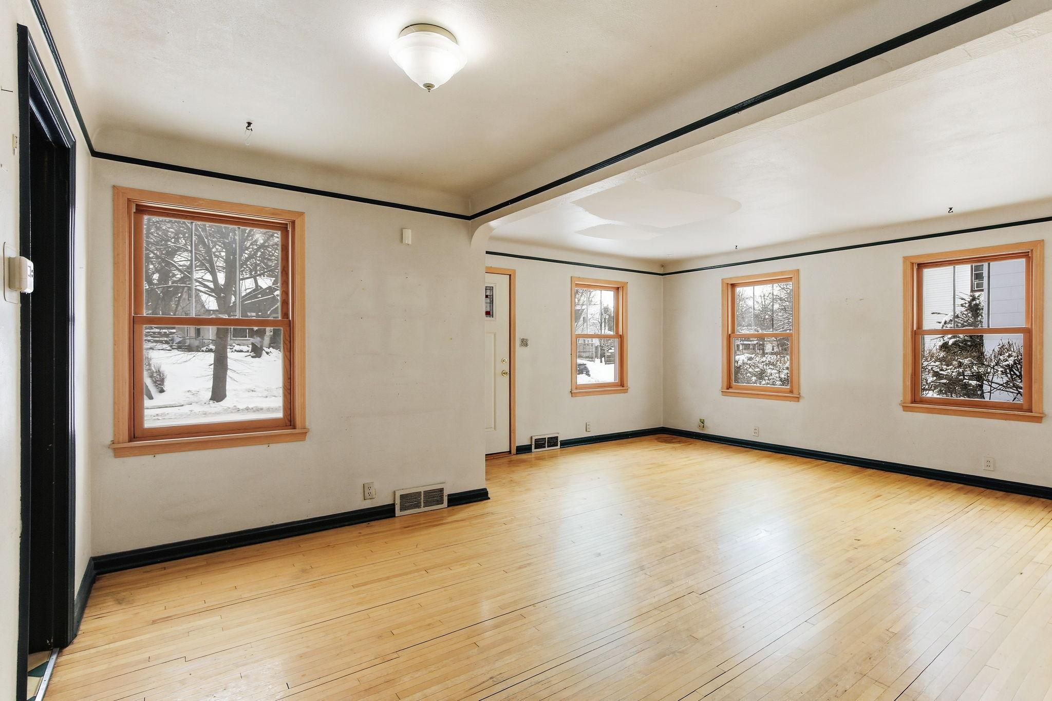 1869 Chelton Avenue W