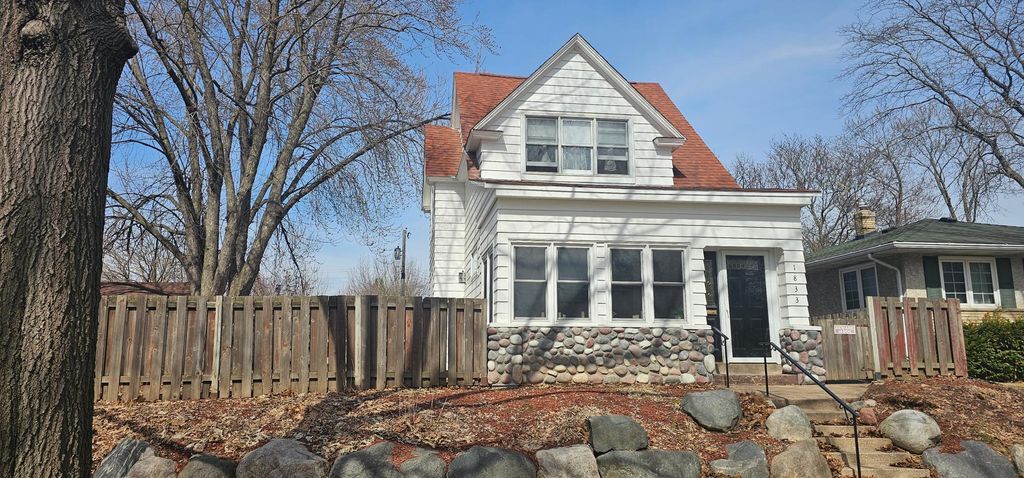 Photo of 1833 Hawthorne Avenue E, Saint Paul, MN 55119 (MLS # 7043681)