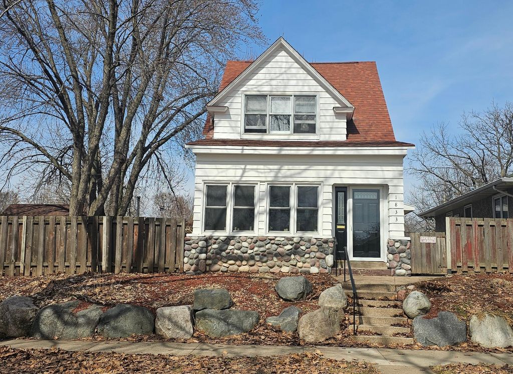 Photo of 1833 Hawthorne Avenue E, Saint Paul, MN 55119 (MLS # 7043681)