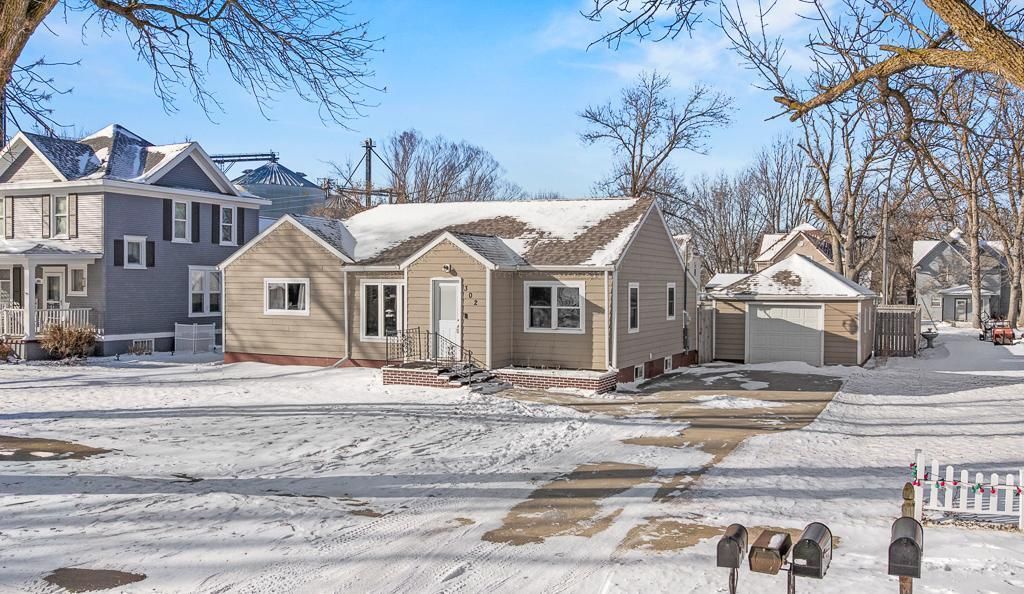 Photo of 302 S Oak Street, Hendricks, MN 56136 (MLS # 7013218)