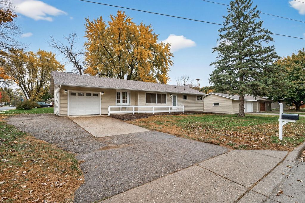 Photo of 416 19th Street W, Hastings, MN 55033 (MLS # 6812720)