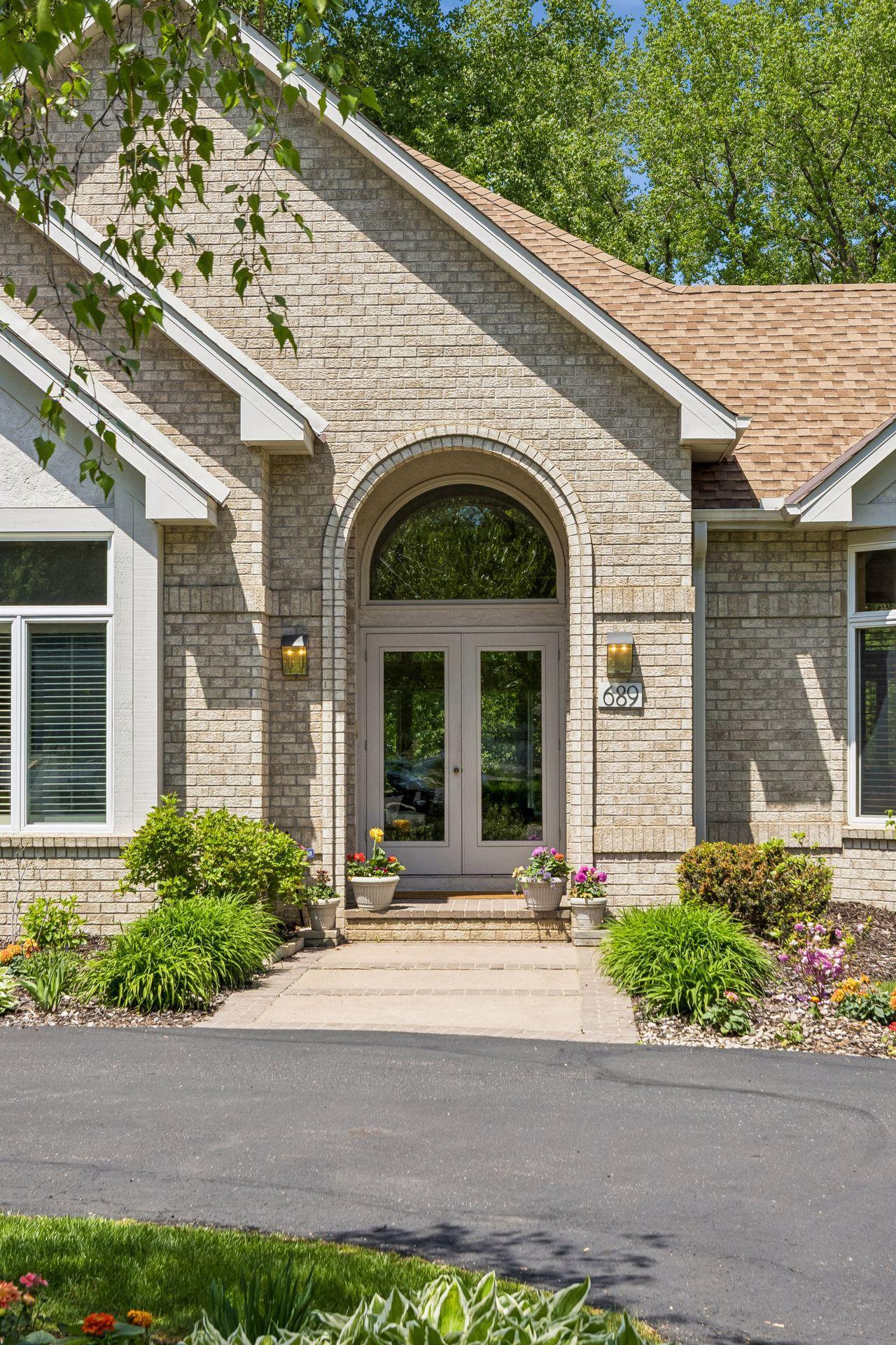 689 Brookside Lane