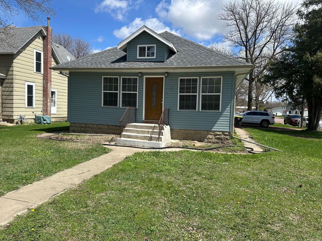 Photo of 709 4th Avenue, Windom, MN 56101 (MLS # 6677752)