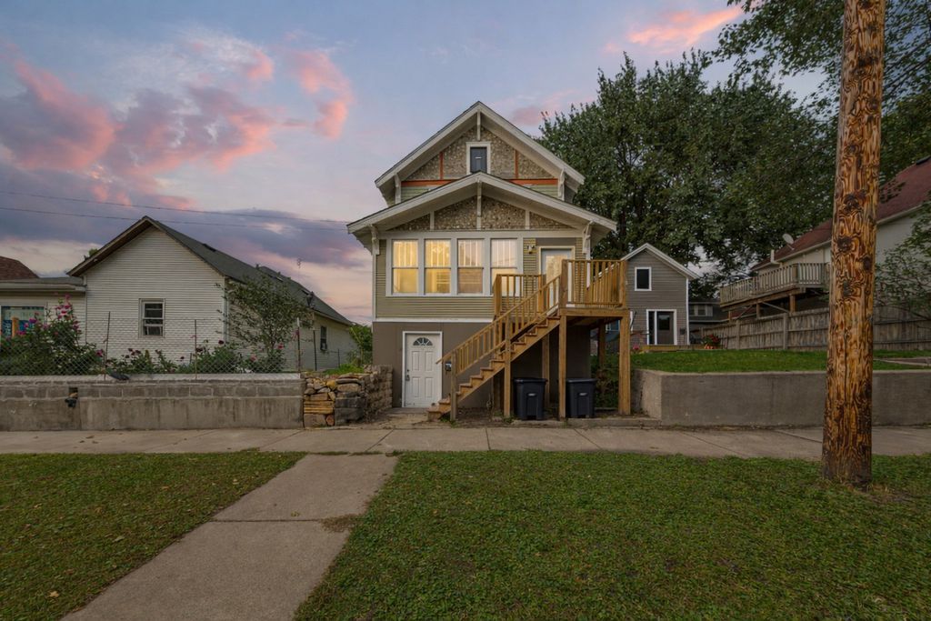 Photo of 322 E Vine Street, Mankato, MN 56001 (MLS # 7020234)