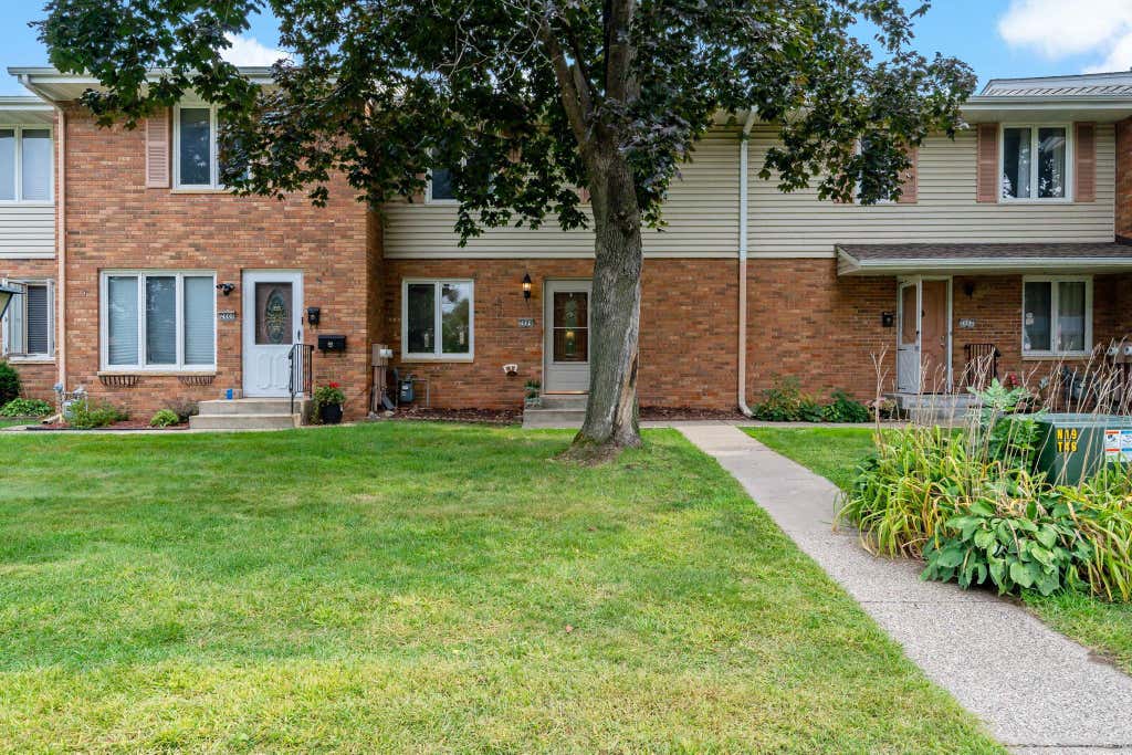 Photo of 2004 Arkwright Street, Maplewood, MN 55117 (MLS # 7100990)