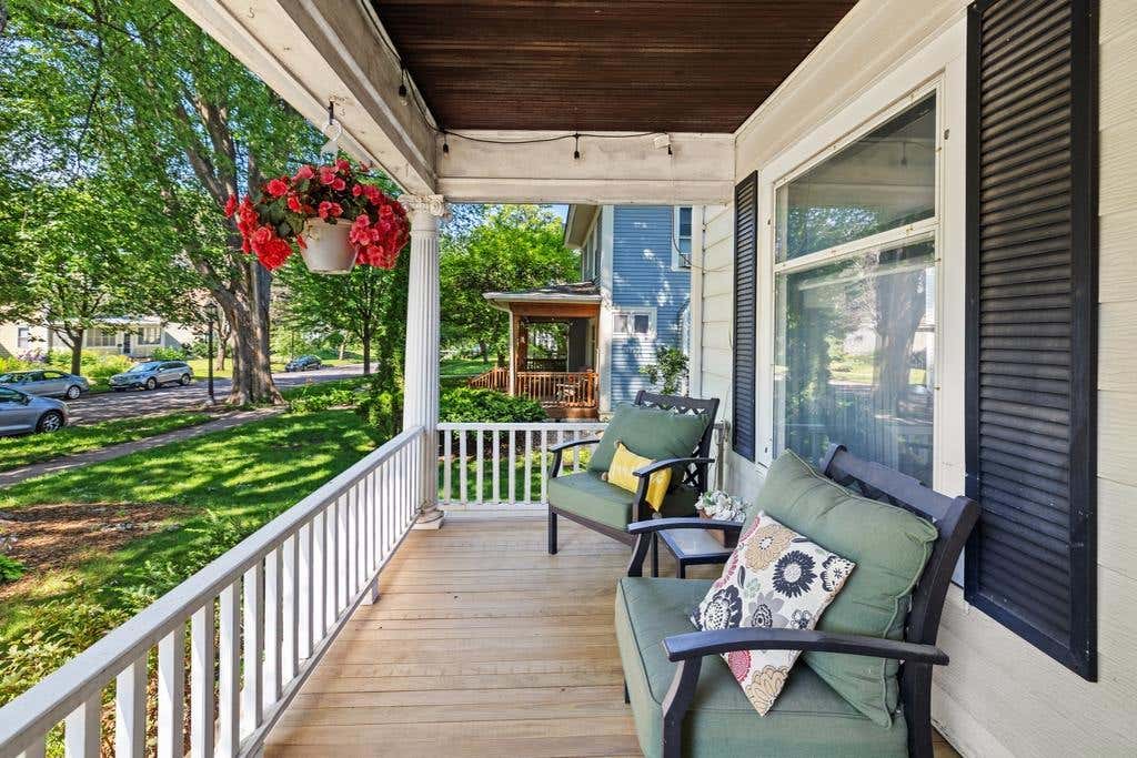 Photo of 1905 Laurel Avenue, Saint Paul, MN 55104 (MLS # 7107662)