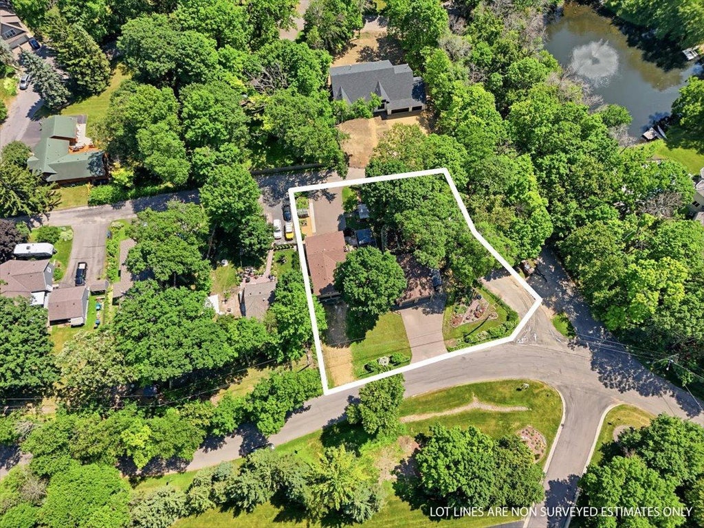 Photo of 175 Tonka Bay Road, Excelsior, MN 55331 (MLS # 7112095)
